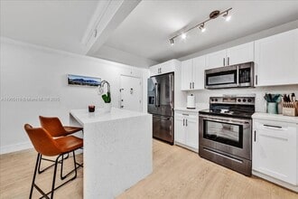 9225 SW 87th Ave in Miami, FL - Building Photo - Building Photo