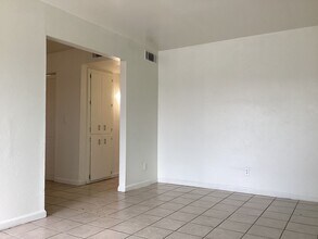 516 W Murray Ave in Visalia, CA - Building Photo - Building Photo