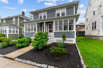 44 Bedlow Ave in Newport, RI - Foto de edificio - Building Photo