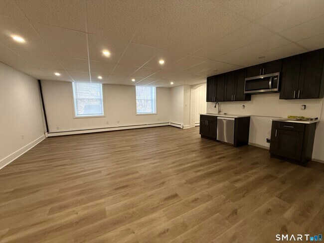 156 Garfield Ave in New London, CT - Building Photo - Building Photo