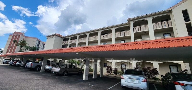19029 US Hwy 19 N in Clearwater, FL - Building Photo
