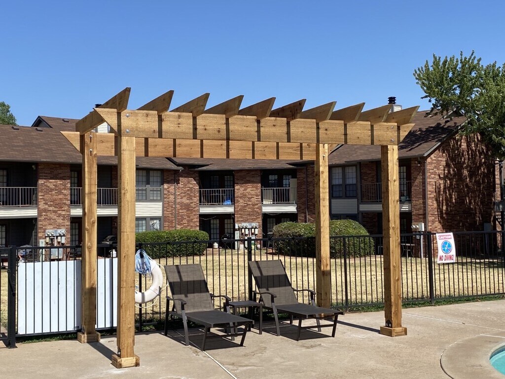 Fieldstone Garden Apartments in Mustang, OK