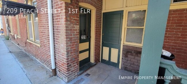 209 N Peach St in Allentown, PA - Foto de edificio - Building Photo