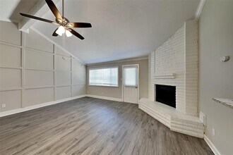 17006 Barton Oaks Ct in Houston, TX - Building Photo - Building Photo