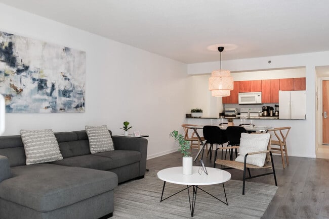 1 SE 12th St in Miami, FL - Building Photo - Building Photo