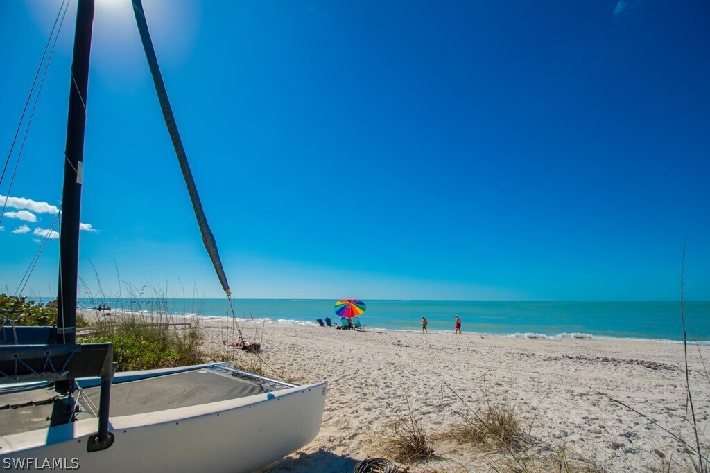 5755 Persimmon Way in Naples, FL - Foto de edificio