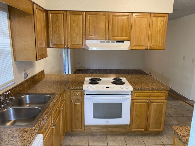 2060 Newmark Dr in Deltona, FL - Building Photo - Building Photo