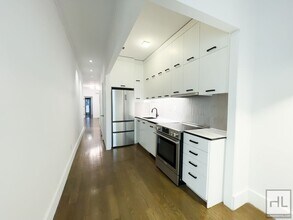 Spacious 2-Bed 1 Bath / Carroll Gardens, Unit 1R in Brooklyn, NY - Building Photo - Building Photo