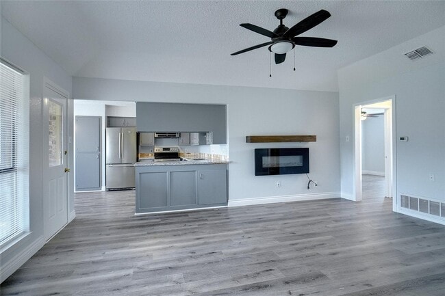 property at 1410 W Torrey St