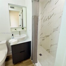 220 NW 126th St-Unit -B in North Miami, FL - Building Photo - Building Photo