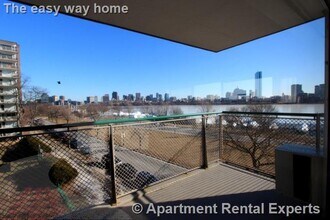 100 Memorial Dr in Cambridge, MA - Building Photo - Building Photo