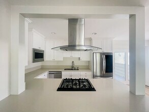 1250 Manhattan Beach Blvd in Manhattan Beach, CA - Building Photo - Building Photo