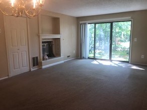 35 Greenwich Dr in Galloway, NJ - Foto de edificio - Building Photo