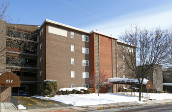 Lynwood in Oakmont, PA - Building Photo - Building Photo