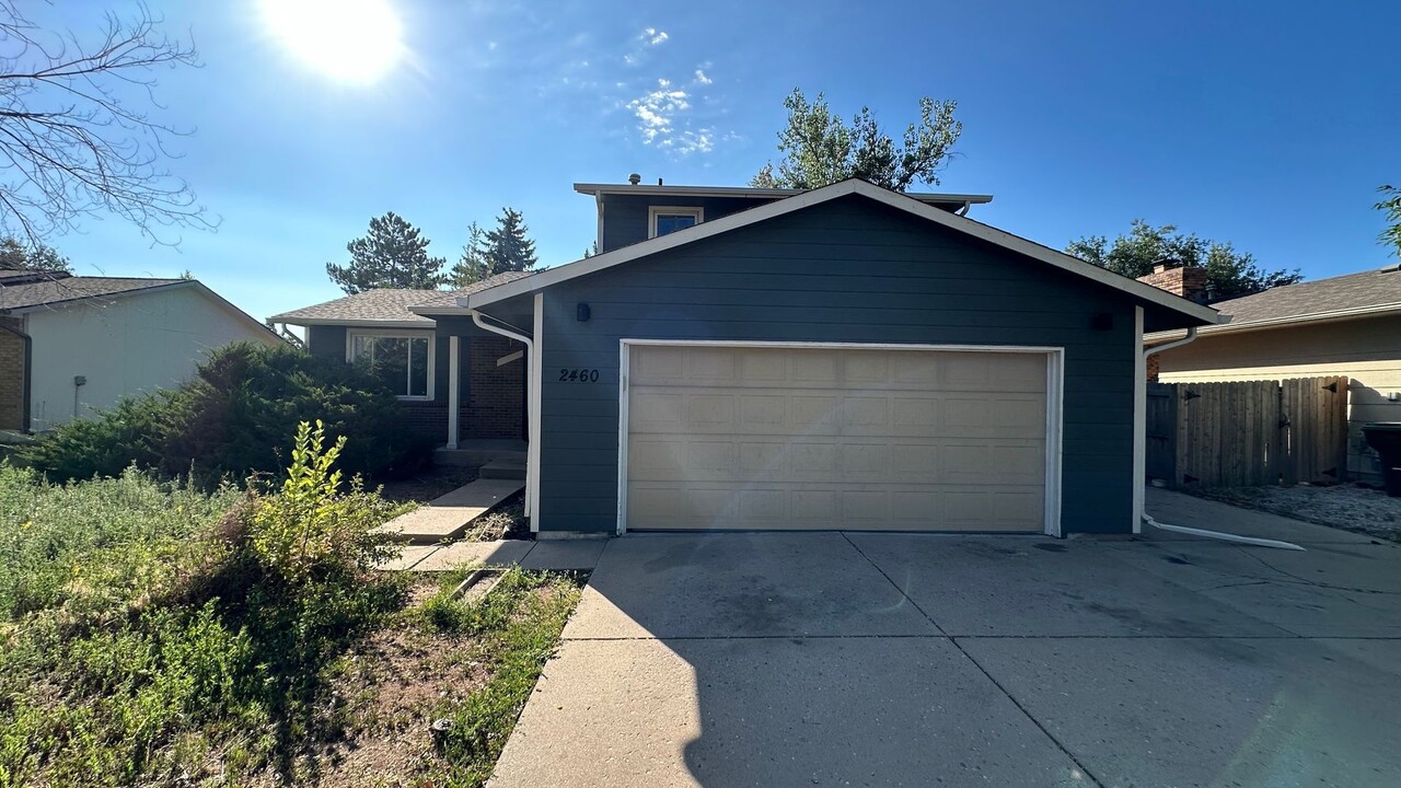 2460 Leghorn Dr in Fort Collins, CO - Building Photo