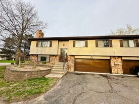 840 Martha Lake Ct, Unit 1611 - B-606 - B in Shoreview, MN - Building Photo