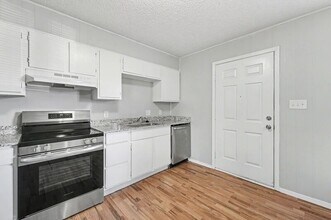 1045 S Happy Hollow Rd in Fayetteville, AR - Building Photo - Building Photo