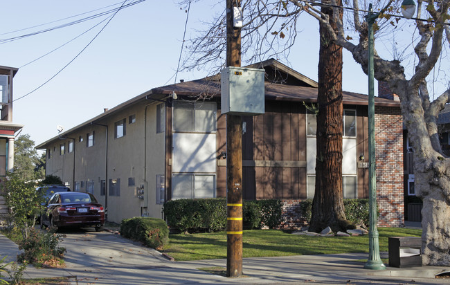 1515 Central Ave in Alameda, CA - Foto de edificio - Building Photo