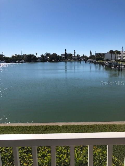 12242 2nd St E in Treasure Island, FL - Foto de edificio