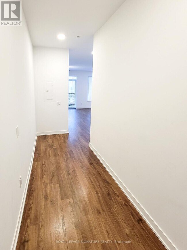 5105 Hurontario St in Mississauga, ON - Building Photo - Building Photo