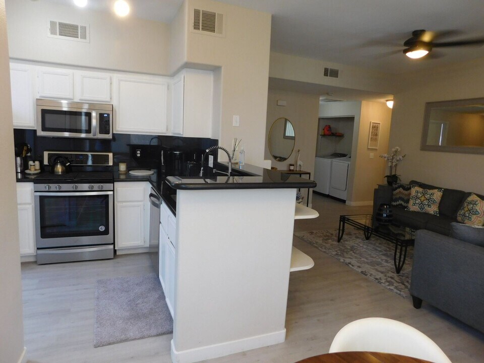 9050 Warm Springs Rd in Las Vegas, NV - Building Photo