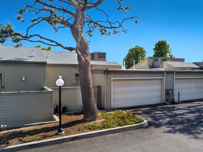 15766 Midwood Dr in Los Angeles, CA - Building Photo - Building Photo