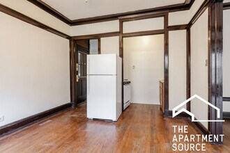 2426 N Sawyer Ave in Chicago, IL - Building Photo - Building Photo