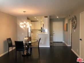 8300 Manitoba St in Los Angeles, CA - Building Photo - Building Photo