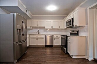 2410 Valley Dr in Brenham, TX - Building Photo - Building Photo