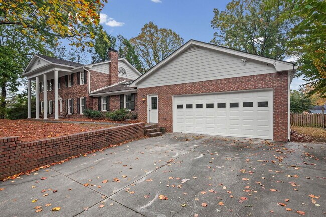 815 Sudbury Rd NE in Atlanta, GA - Building Photo - Building Photo