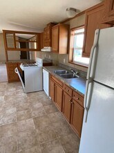 887 Cal Dr in Dickinson, ND - Building Photo - Building Photo