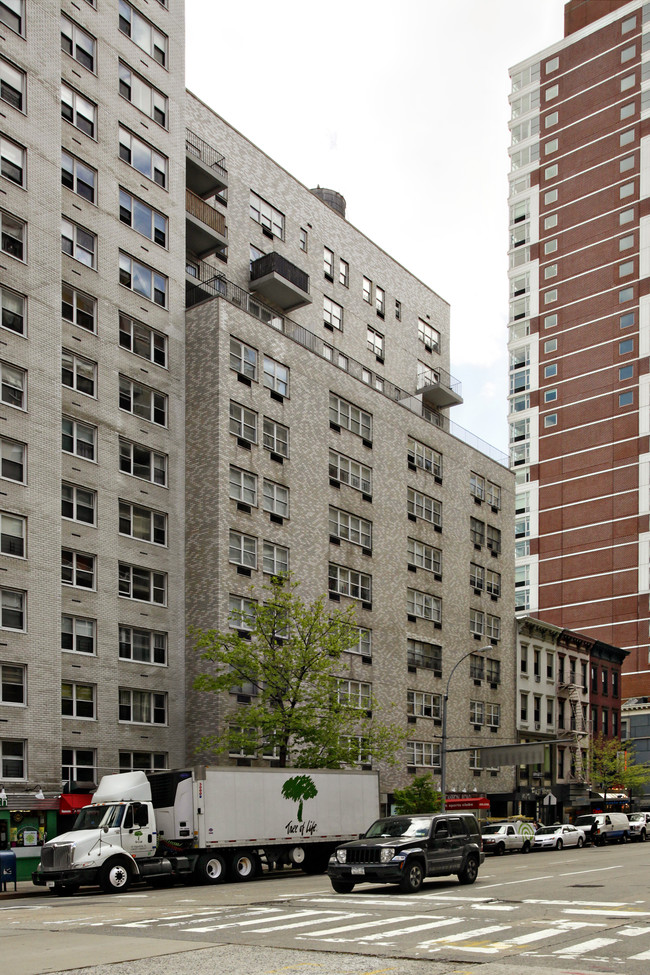 1470 First Ave in New York, NY - Foto de edificio - Building Photo