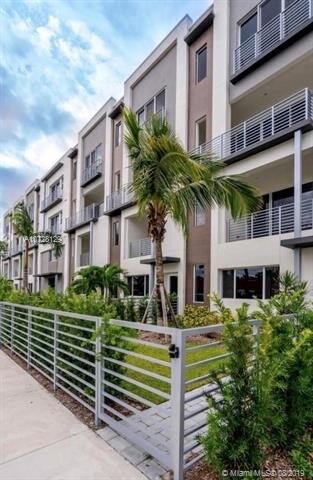 1025 NE 18th Ave-Unit -304 in Fort Lauderdale, FL - Building Photo