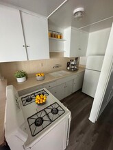 320 7th St in Seal Beach, CA - Building Photo - Building Photo