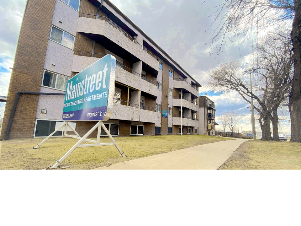 Mainstreet 402 in Saskatoon, SK - Building Photo