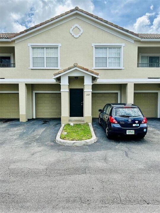 1103 Belmont Ln in North Lauderdale, FL - Foto de edificio