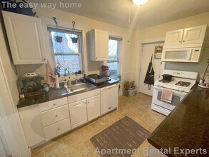 18 Sanborn Ave in Somerville, MA - Building Photo - Building Photo