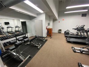 2107 Grand Blvd in Kansas City, MO - Foto de edificio - Building Photo