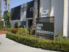 17801 Sherman Way, in Reseda, CA - Building Photo - Building Photo