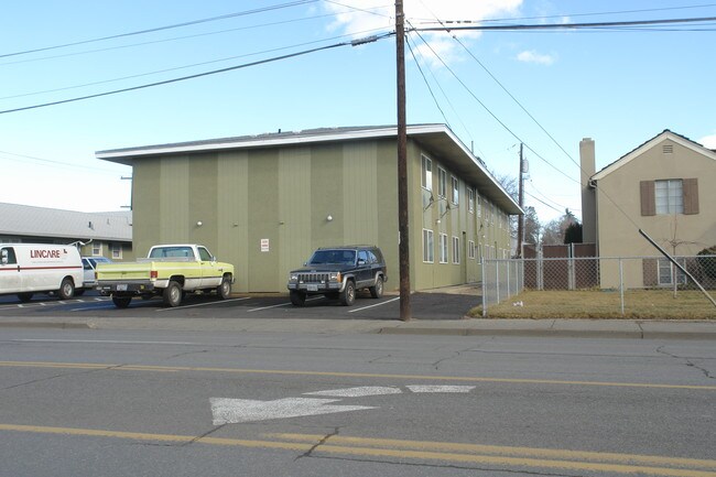 Sky Manor Apartments in Yakima, WA - Foto de edificio - Building Photo