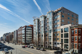 Solo Piazza in Washington, DC - Building Photo - Building Photo