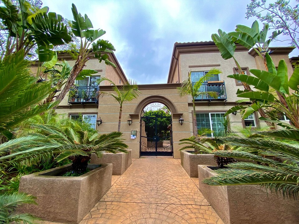 12504 Venice Blvd., Unit 209 in Los Angeles, CA - Foto de edificio