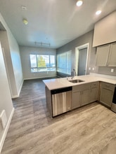 2330 Yakima Ct in Tacoma, WA - Foto de edificio - Building Photo