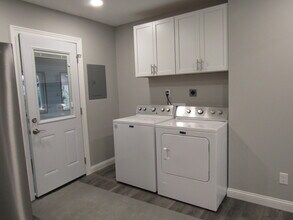 240 5th St E in Milan, IL - Foto de edificio - Building Photo