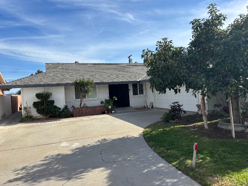 11348 La Verne Dr in Riverside, CA - Foto de edificio