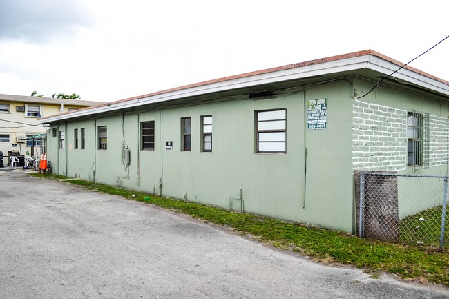 Central Palms Apartments II in Hialeah, FL - Building Photo - Building Photo