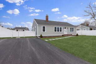 7 Water St in West Yarmouth, MA - Building Photo