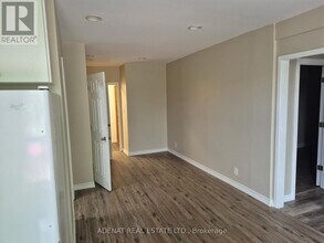 901 Bloor St W in Toronto, ON - Building Photo - Building Photo