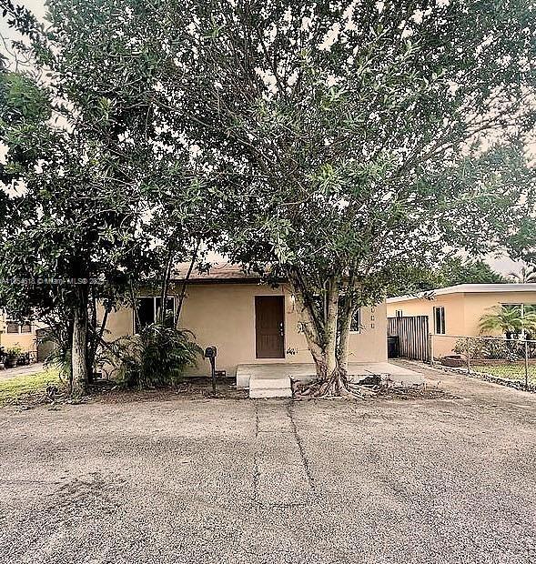 2644 Hayes St in Hollywood, FL - Building Photo