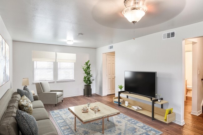 Chateau d'Orleans in New Orleans, LA - Building Photo - Building Photo